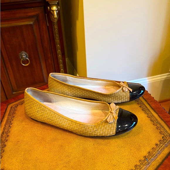 Delman basket weave with patent cap toe size 9 - Picture 2 of 7